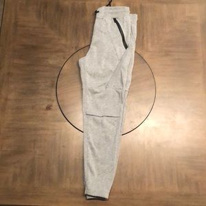 Men’s grey zipper pocket joggers